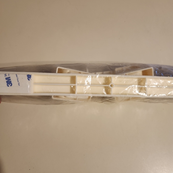 3M Plastic Bath Towel Rack - Picture 5 of 5